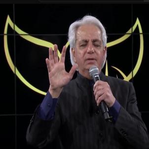 fake-angel-benny-hinn-sm.jpg